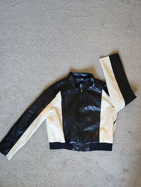 Black & Cream Colorblock Women's Bomber Jacket B.